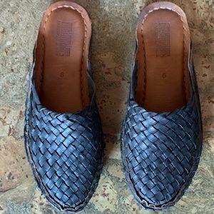 Mohinders woven slide color black size 9